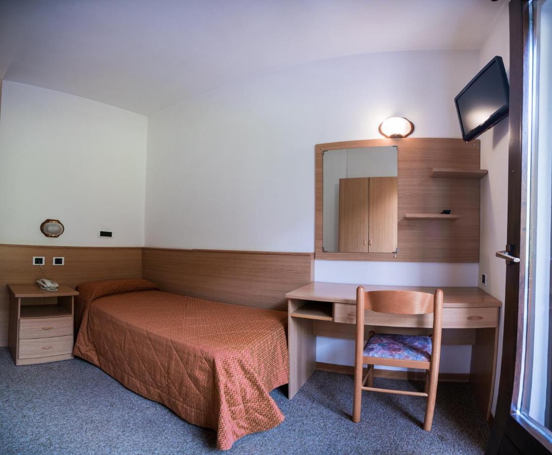 Hotel Rio カデルツォーネ エクステリア 写真