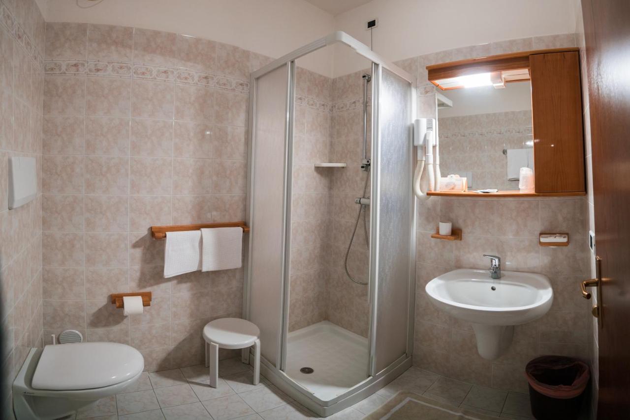 Hotel Rio カデルツォーネ エクステリア 写真