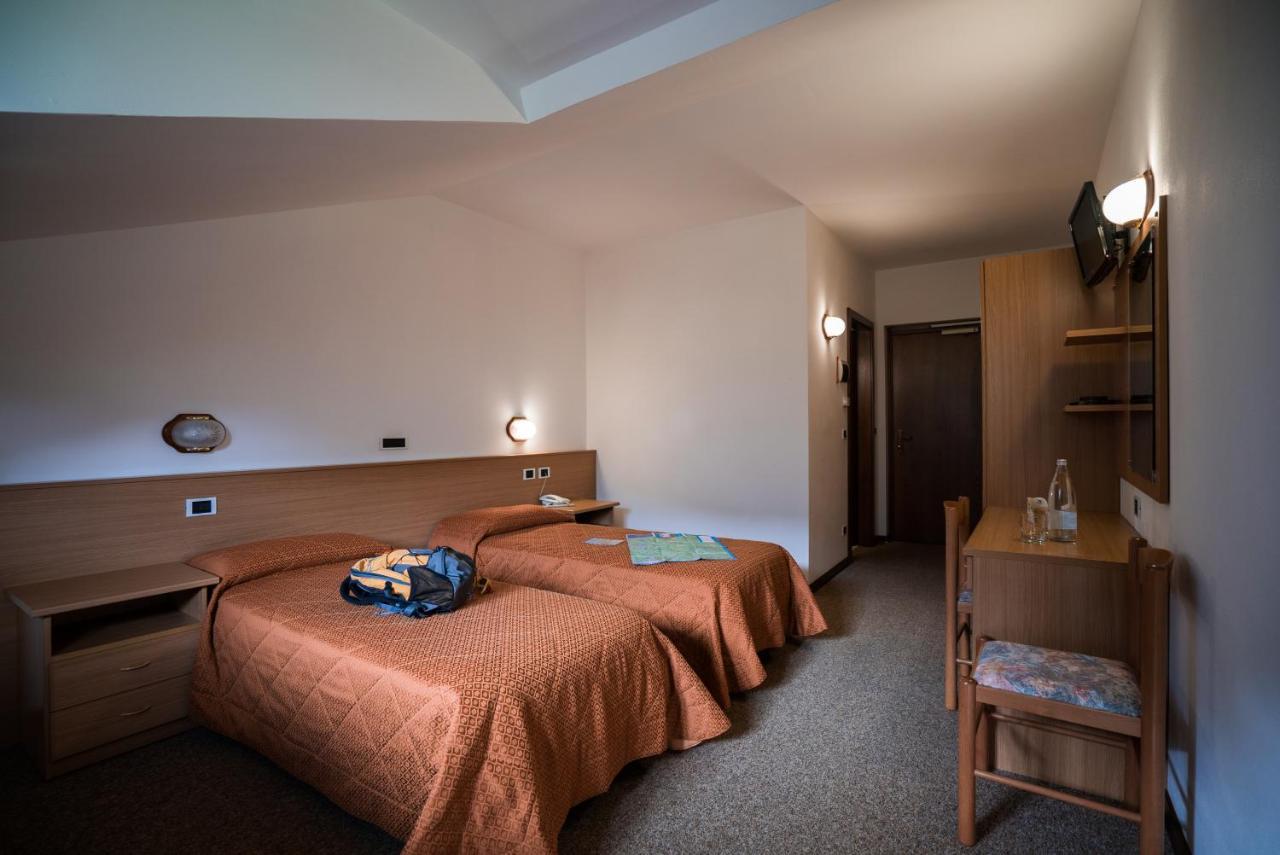 Hotel Rio カデルツォーネ エクステリア 写真