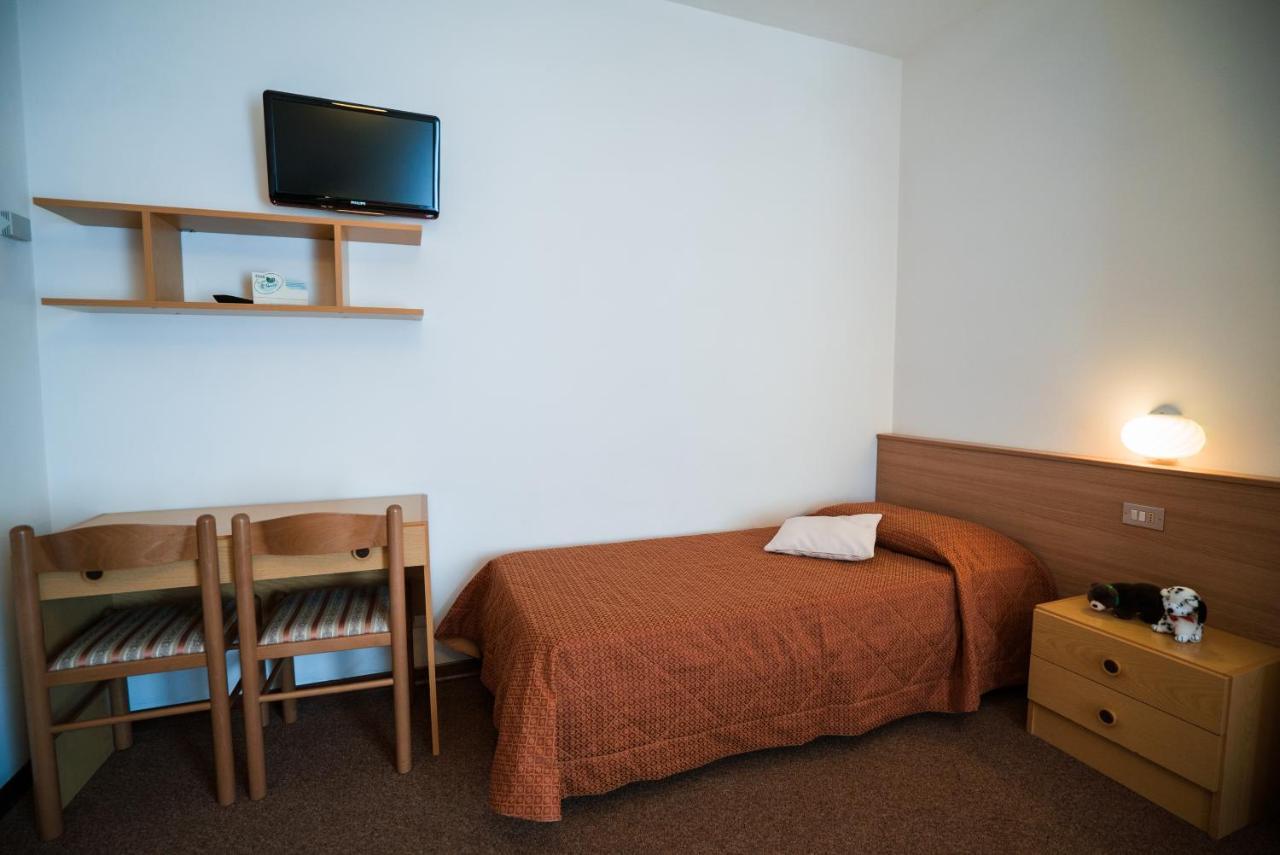 Hotel Rio カデルツォーネ エクステリア 写真