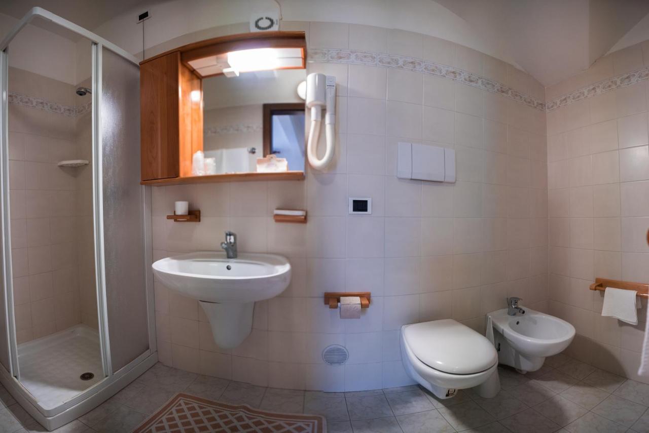 Hotel Rio カデルツォーネ エクステリア 写真